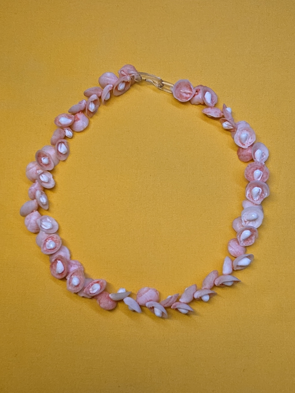 VTG 50s Hawaiian Luhuanus Curly Pink Shell Lei Necklace Clear Celluloid Clasp